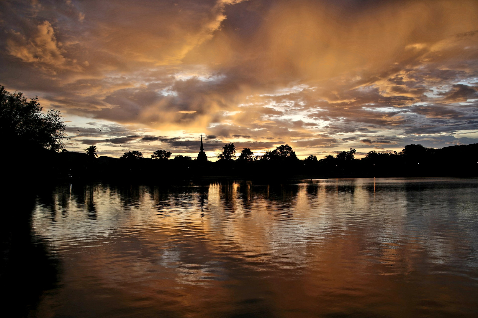 Sonnenuntergang am Wat Sa Si