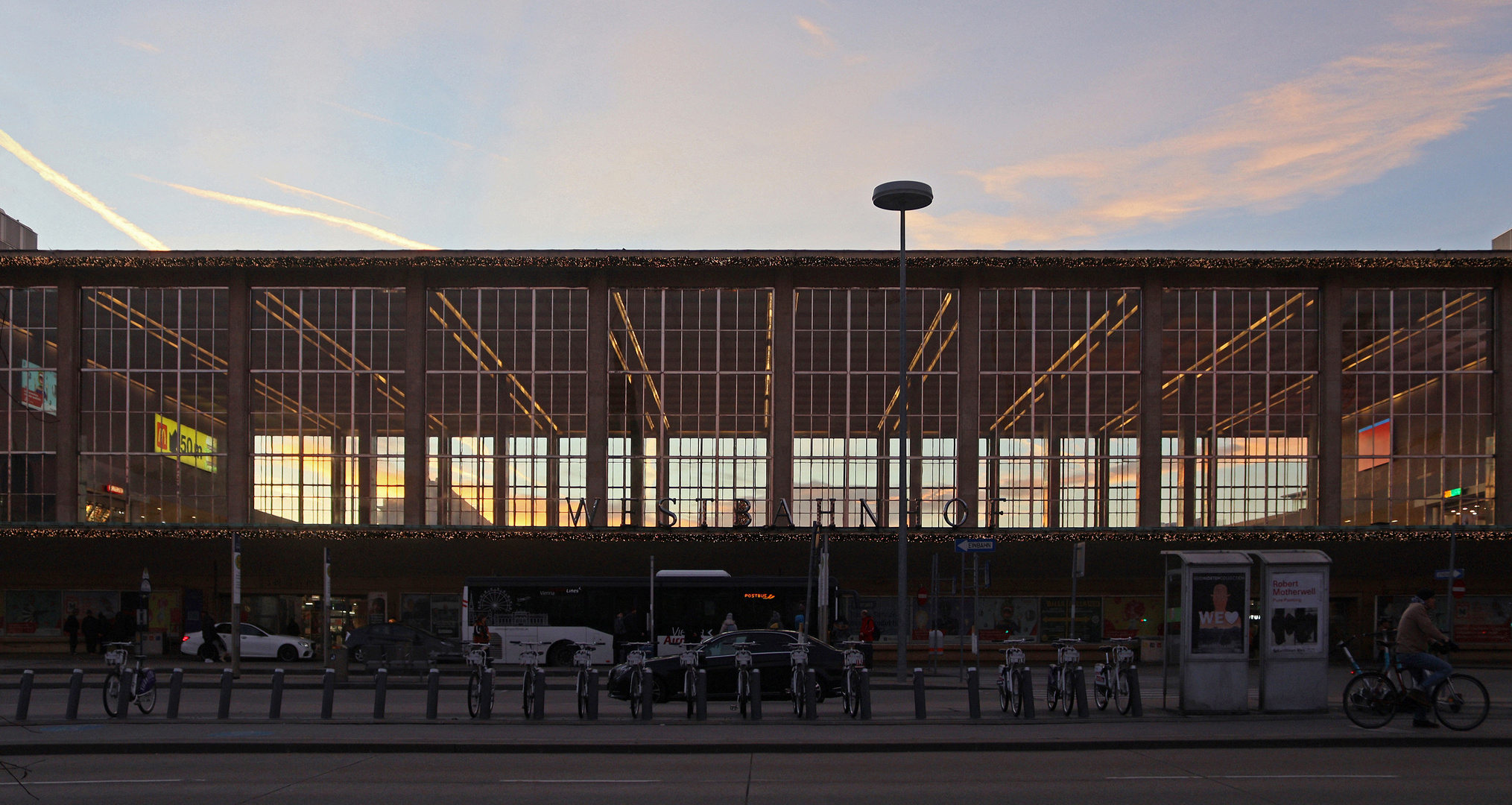 Sonnenuntergang am Westbahnhof