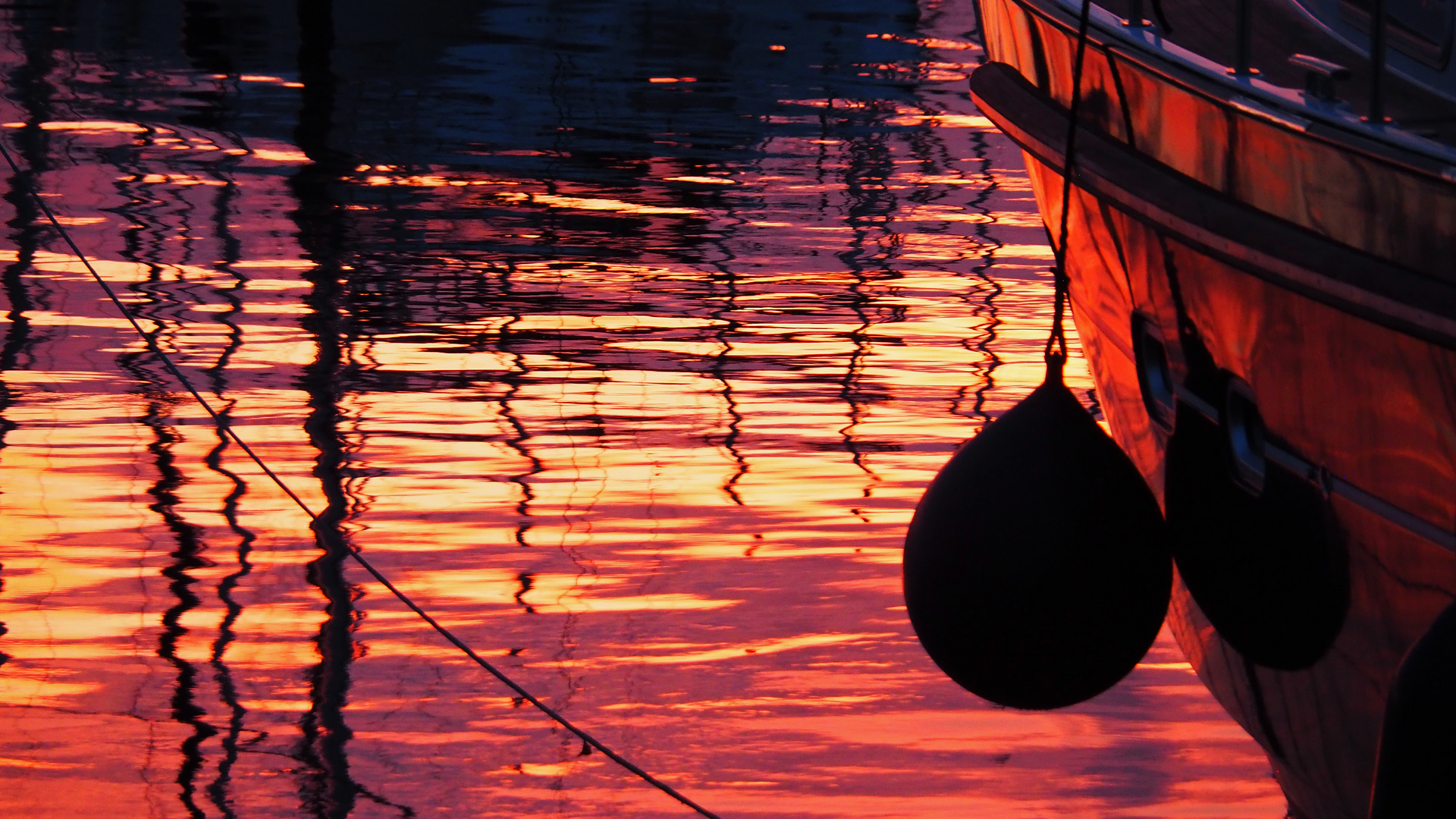 Sonnenuntergang am Yachthafen