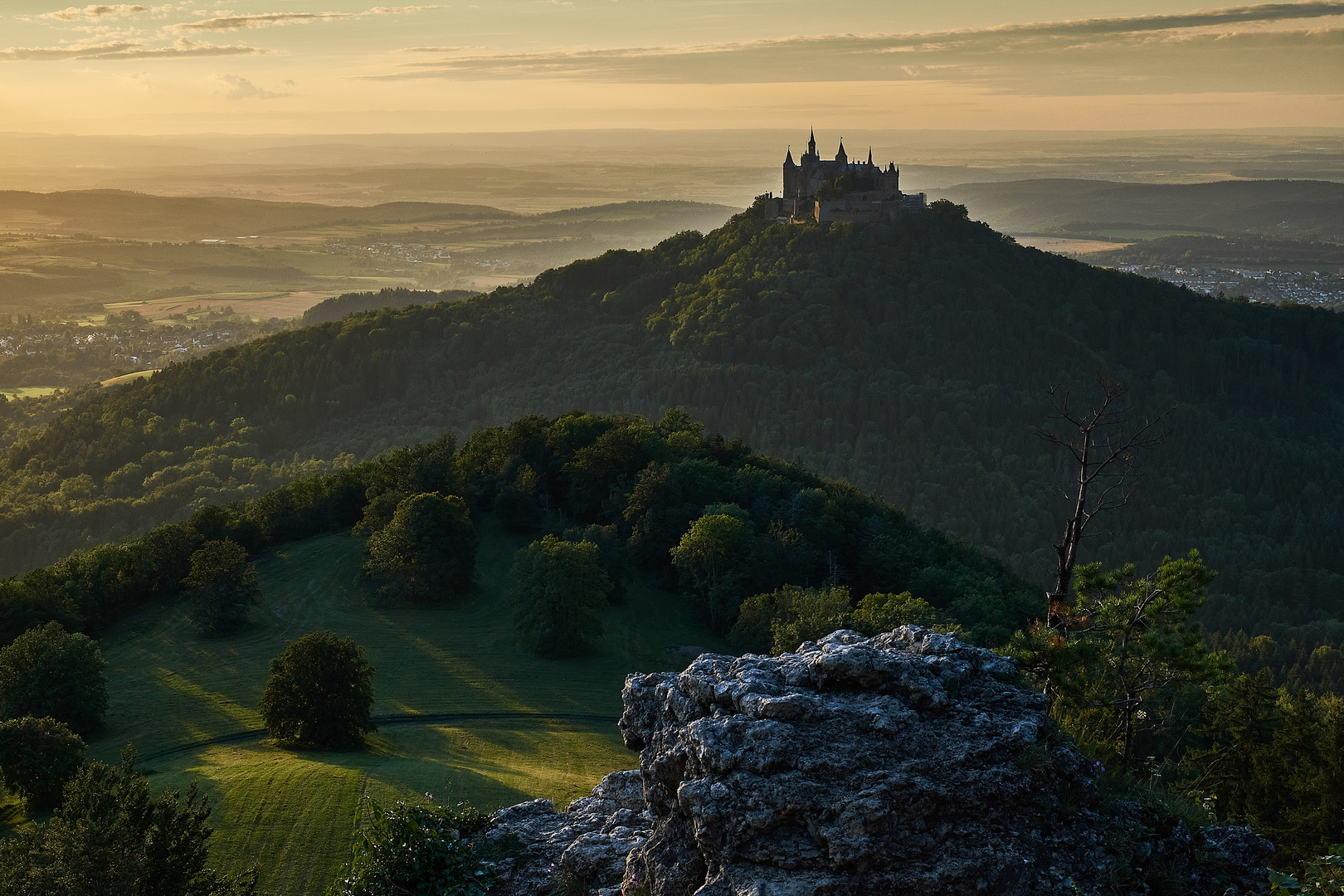 Sonnenuntergang am Zeller Horn mit Blick auf Burg Hohenzollern