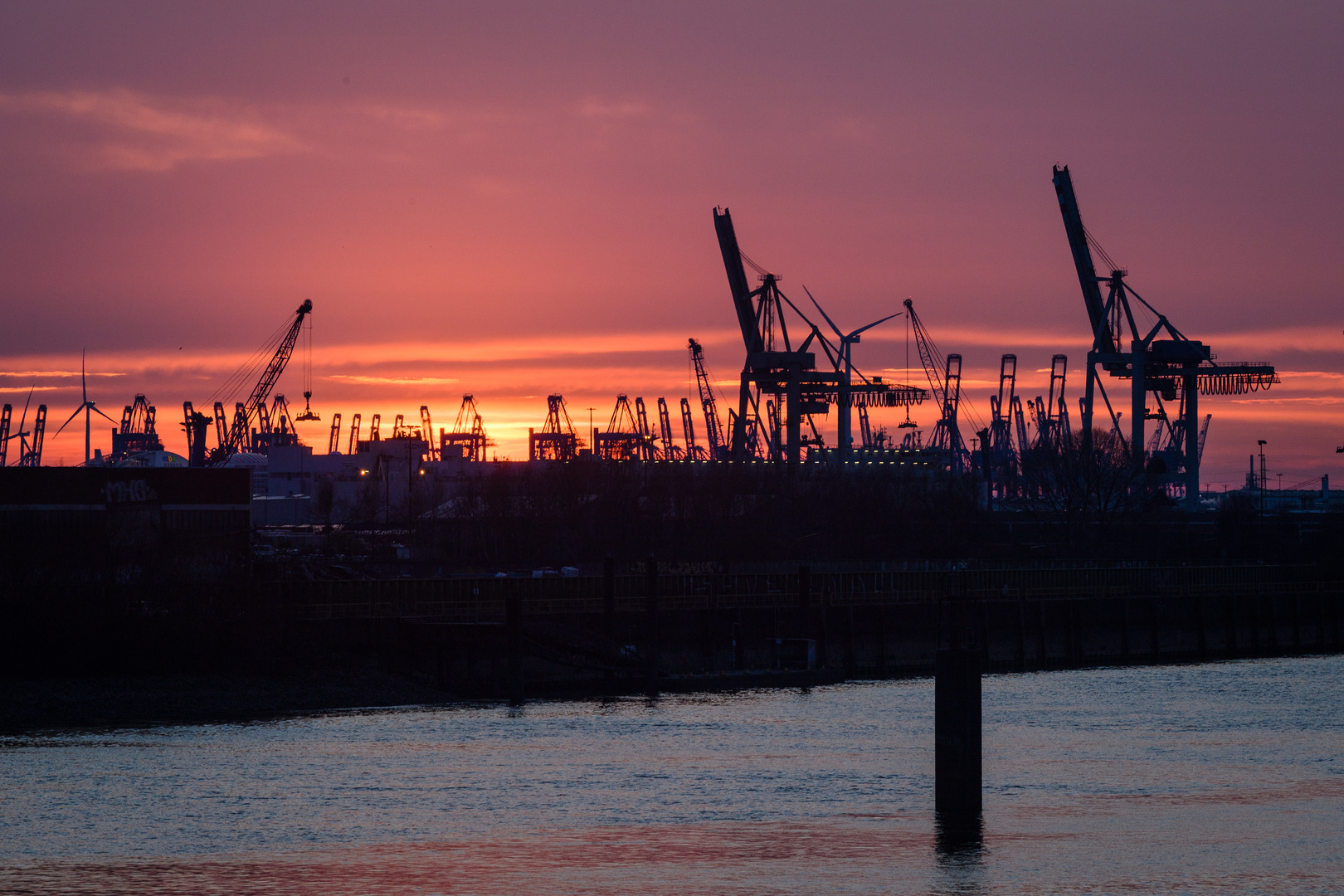 Sonnenuntergang an den Elbbrücken