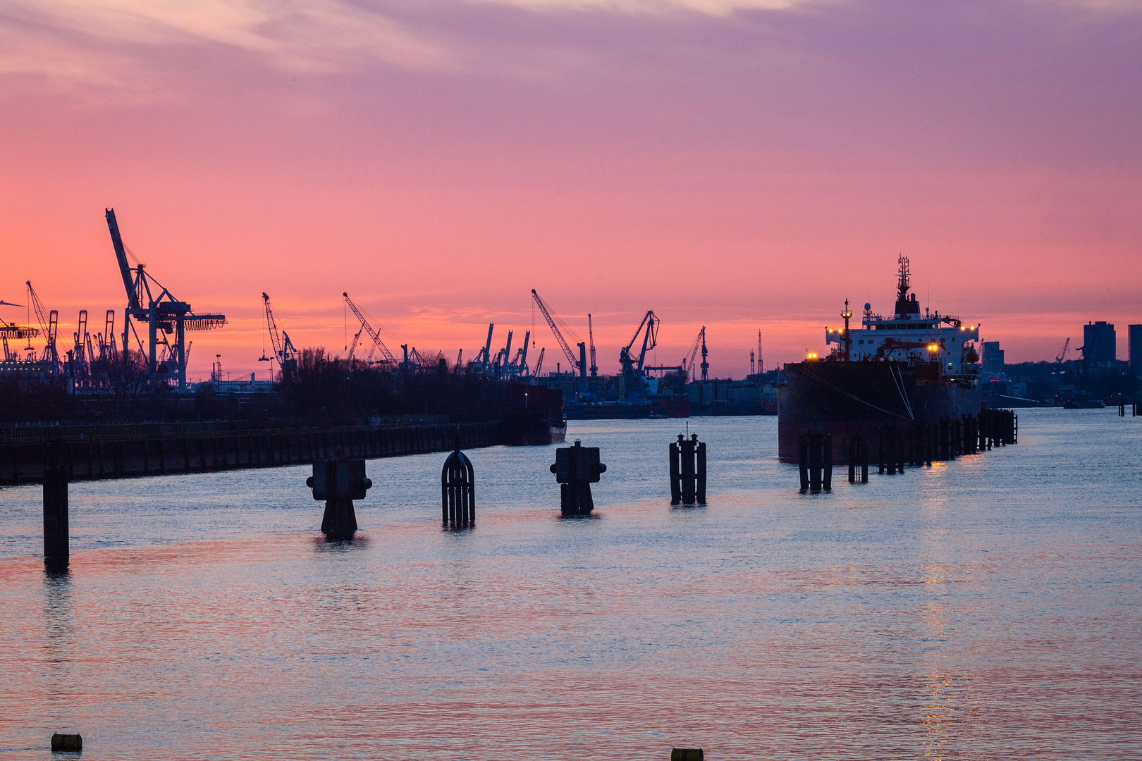 Sonnenuntergang an den Elbbrücken