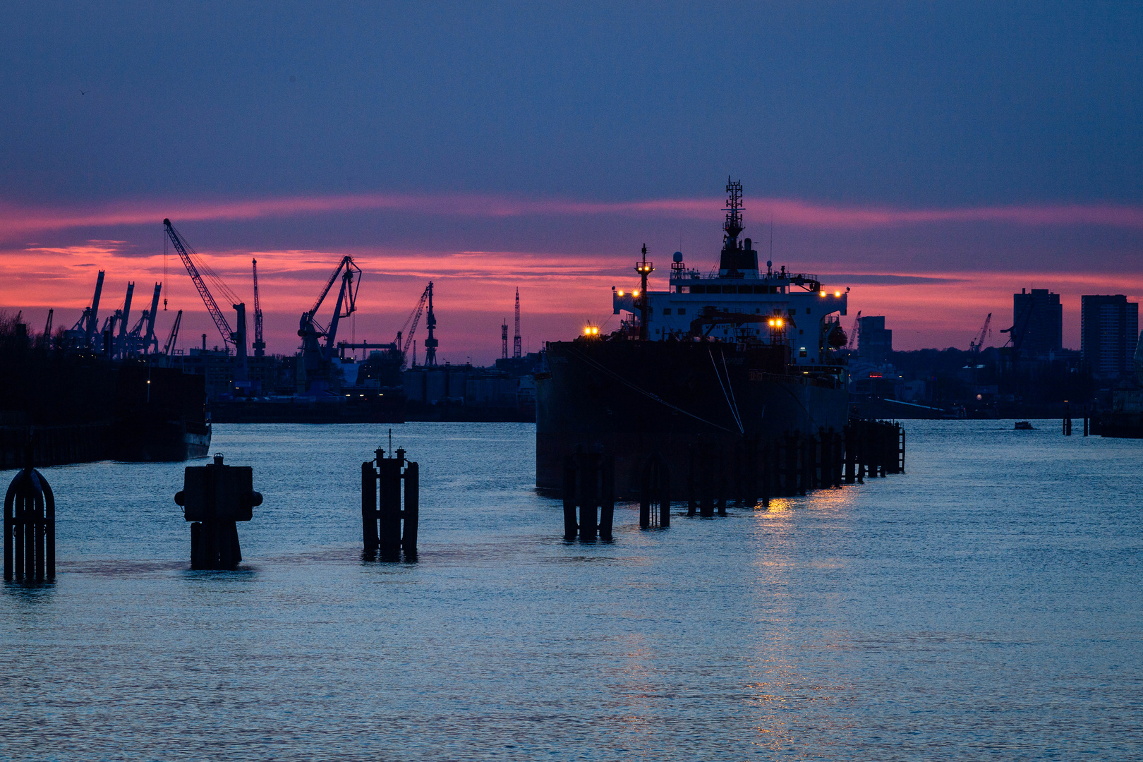 Sonnenuntergang an den Elbbrücken