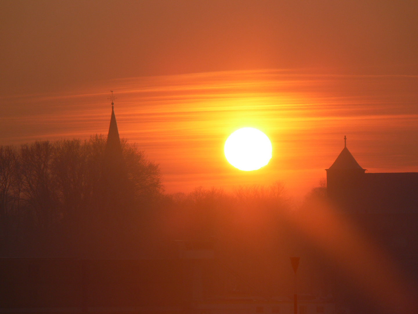 Sonnenuntergang an den Rheinauen in Walsum