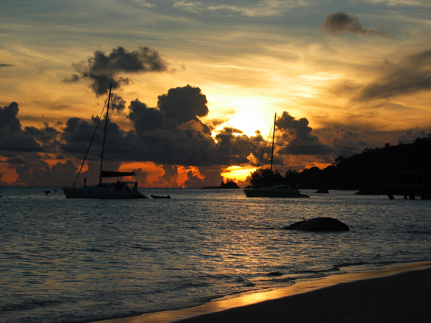 Sonnenuntergang an der Anse Takamaka