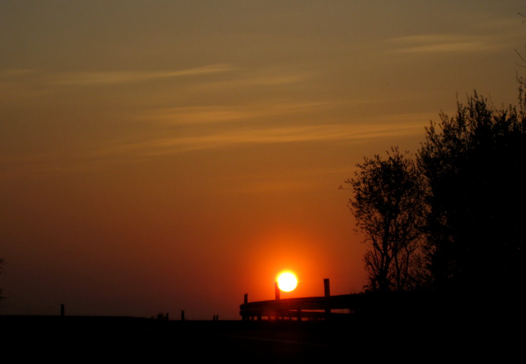 sonnenuntergang an der autobahn