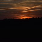 Sonnenuntergang an der Autobahn.