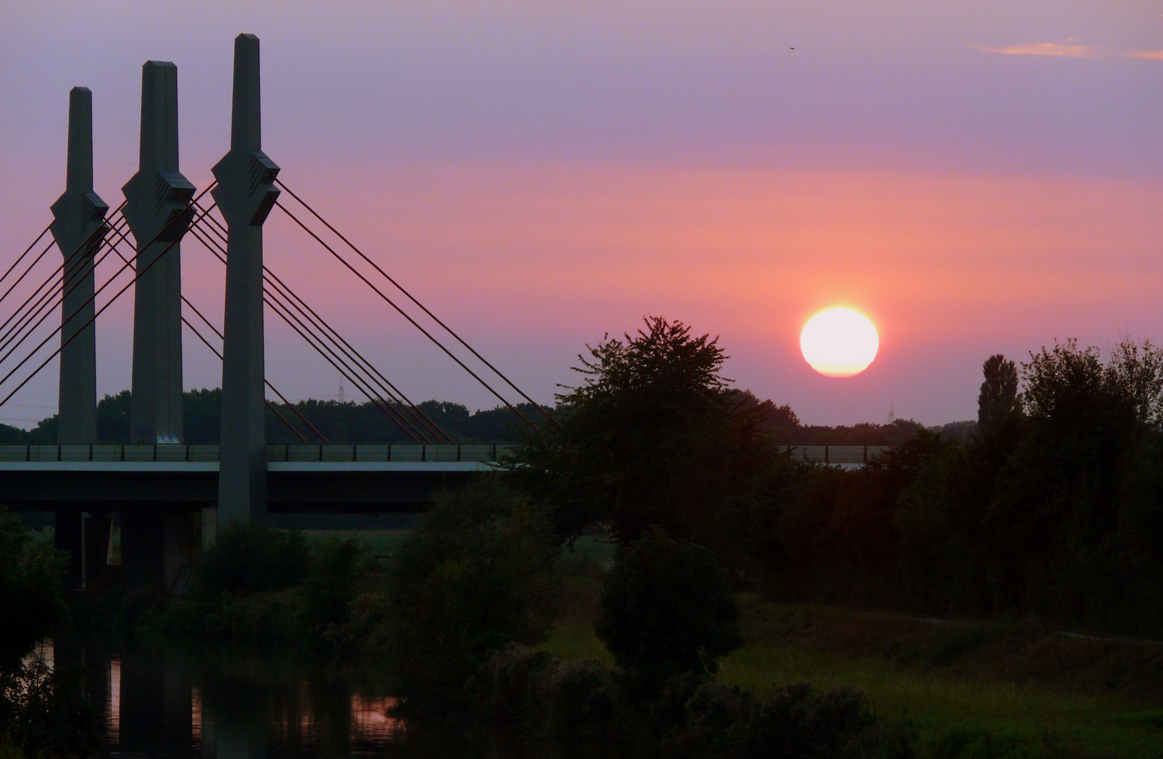 Sonnenuntergang an der Autobahnbrücke in Löhne/GohfeldP1250933