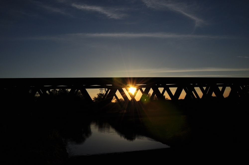 Sonnenuntergang an der Bahnstrecke