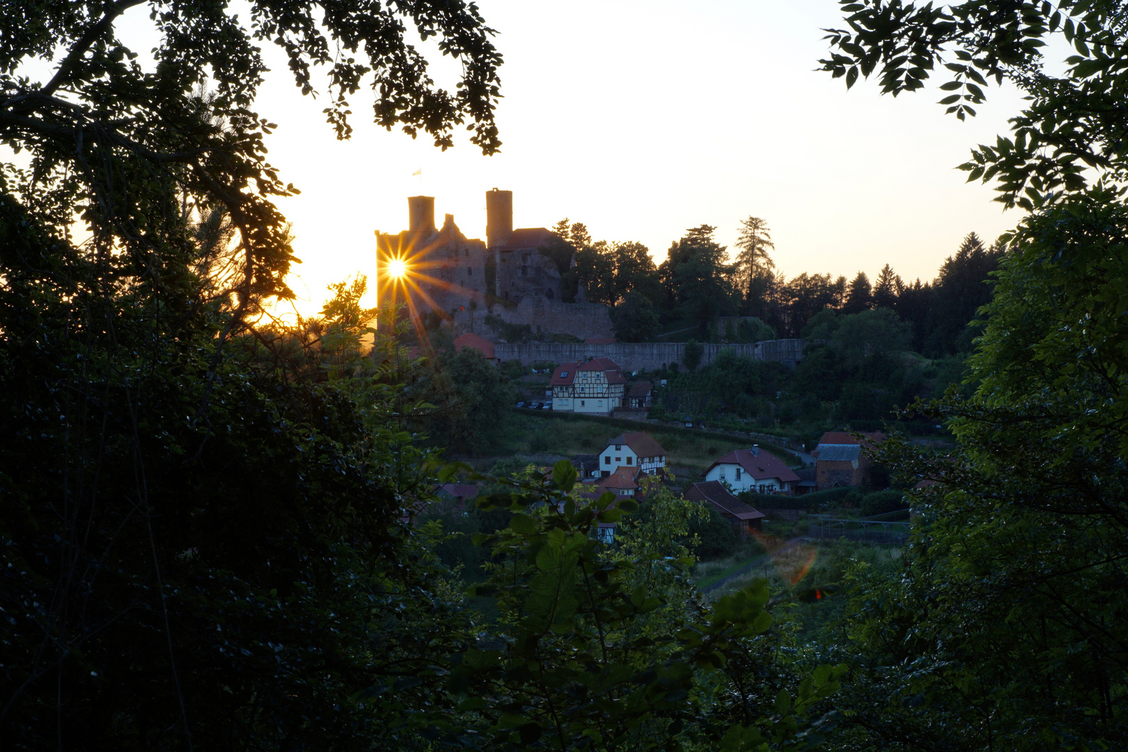 Sonnenuntergang an der Burg Hanstein