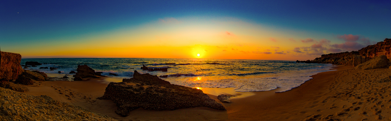 Sonnenuntergang an der Cala Princessa Alejandra - Costa de Luz, Andalusien