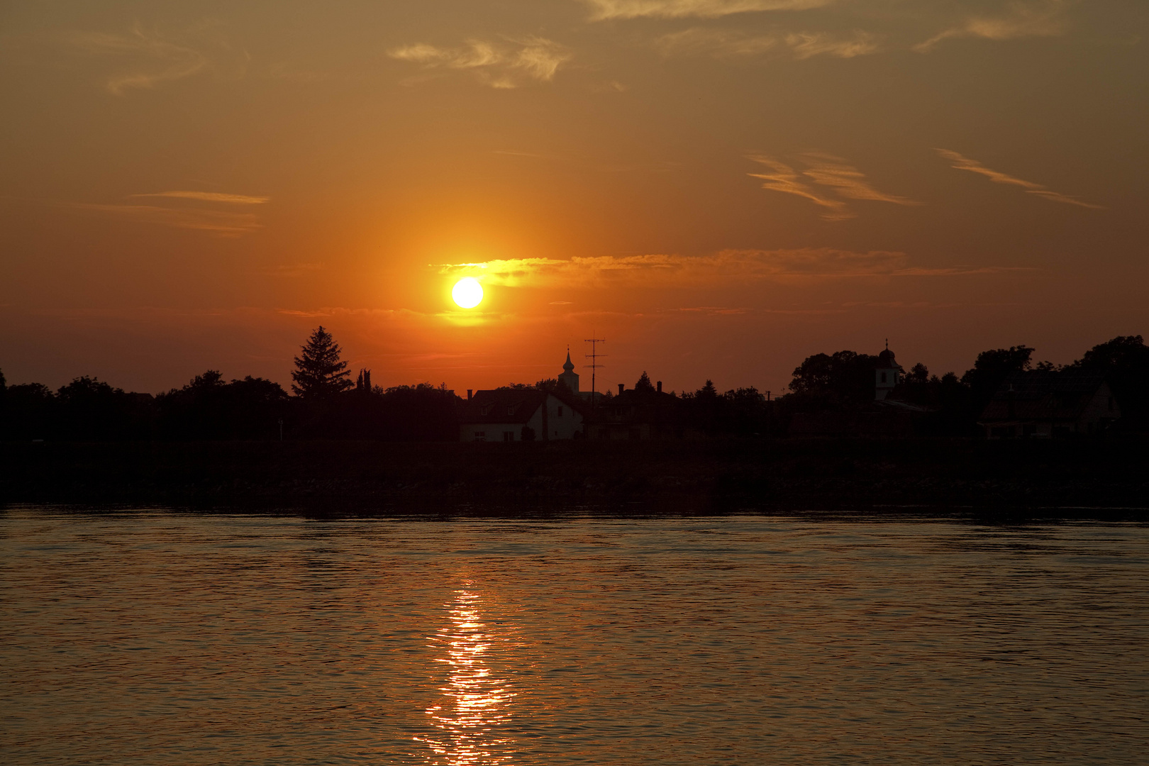 Sonnenuntergang an der Donau.........