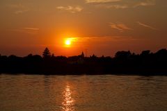 Sonnenuntergang an der Donau.........