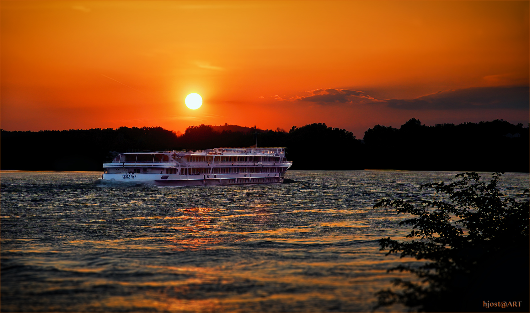 Sonnenuntergang an der Donau ...