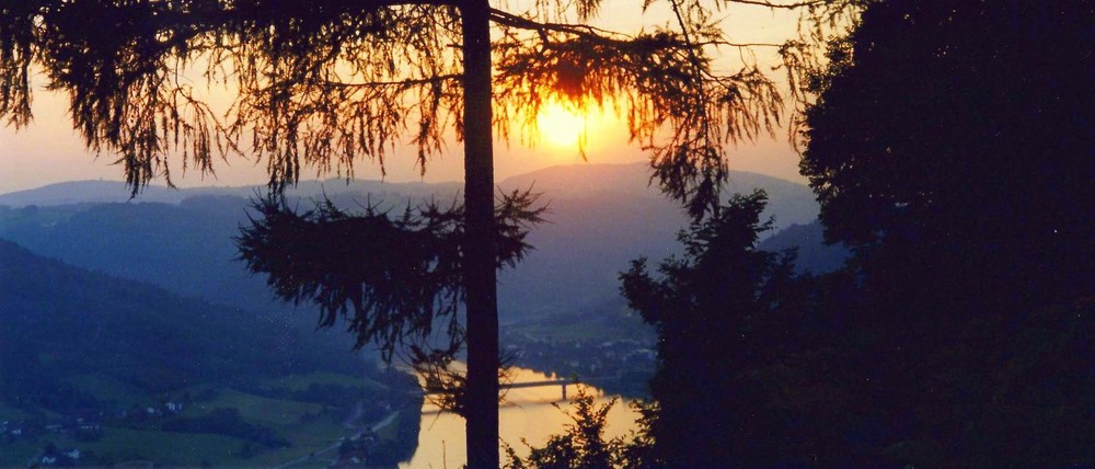 Sonnenuntergang an der Donau  (Foto gescannt)