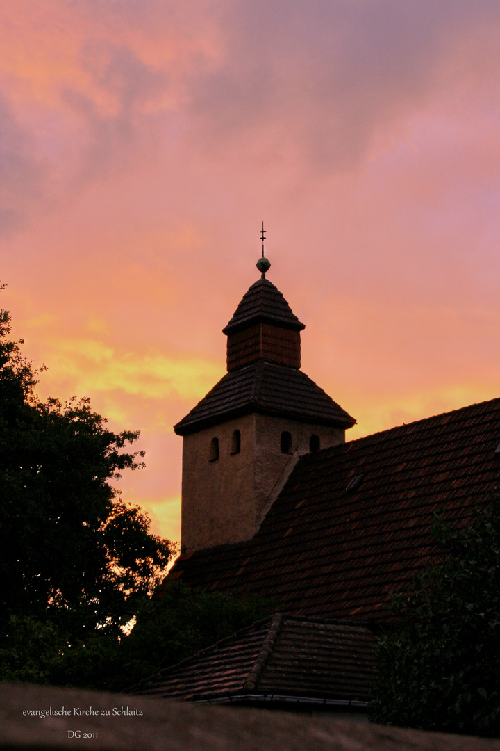 Sonnenuntergang an der Dorfkirche