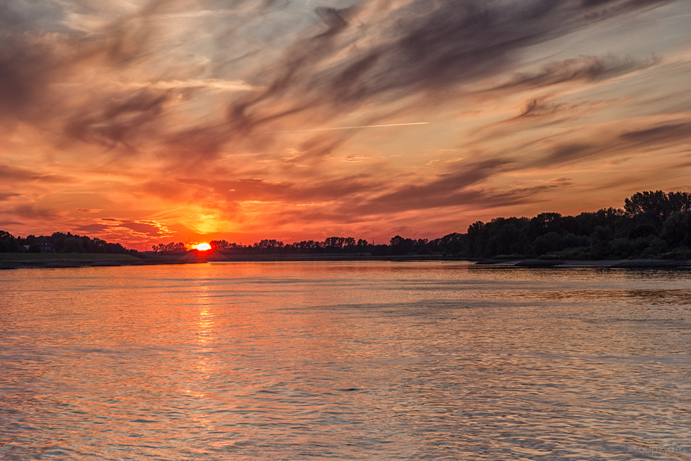 Sonnenuntergang an der Elbe 0714 III