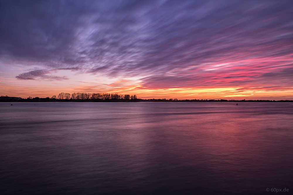 Sonnenuntergang an der Elbe 080215