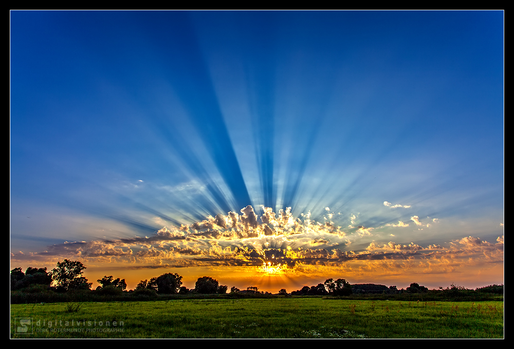 Sonnenuntergang an der Elbe /1.