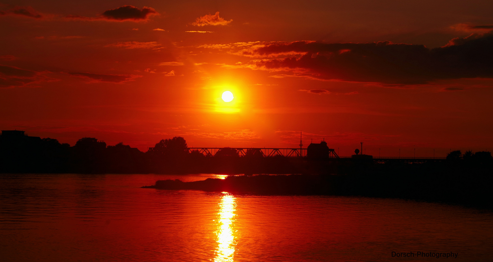 Sonnenuntergang an der Elbe