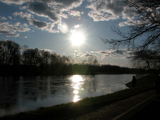 Sonnenuntergang an der Elbe