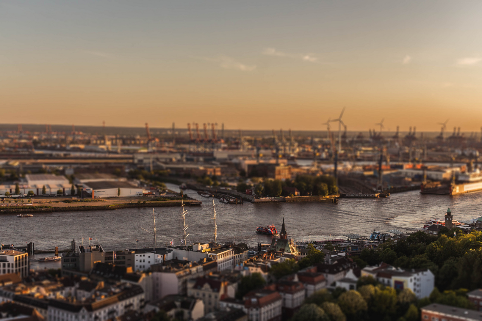 Sonnenuntergang an der Elbe