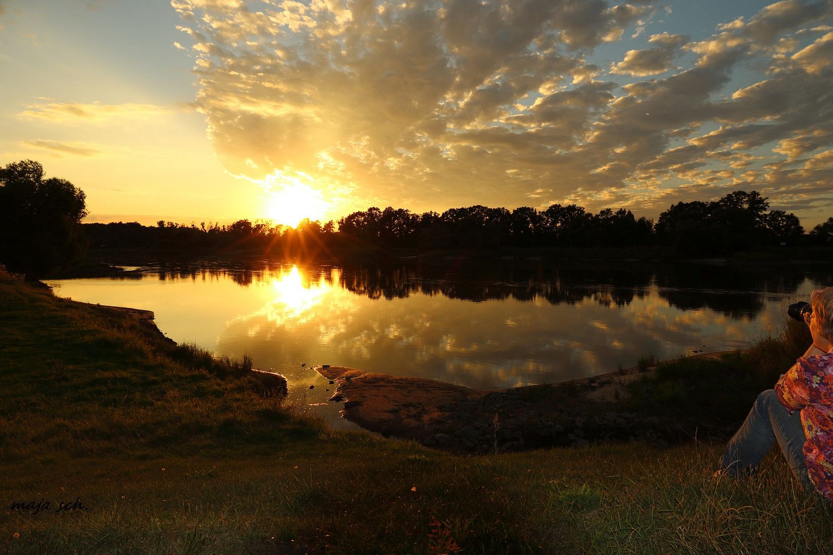 Sonnenuntergang an der Elbe 