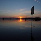 sonnenuntergang an der elbe