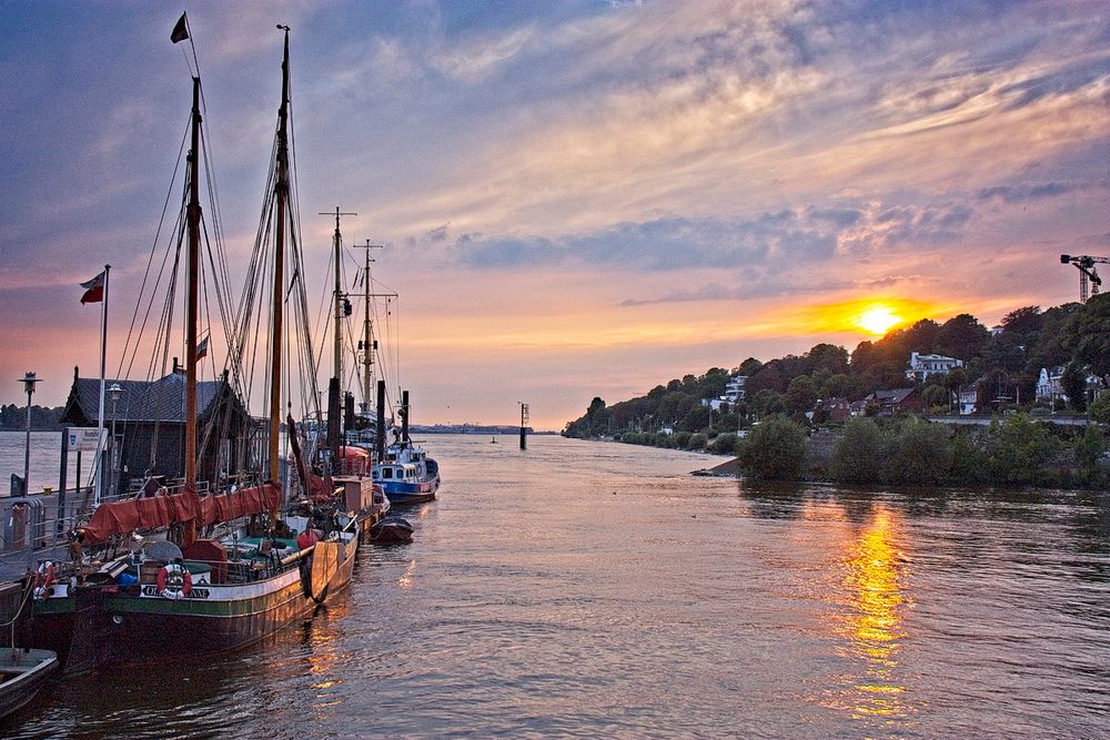 Sonnenuntergang an der Elbe