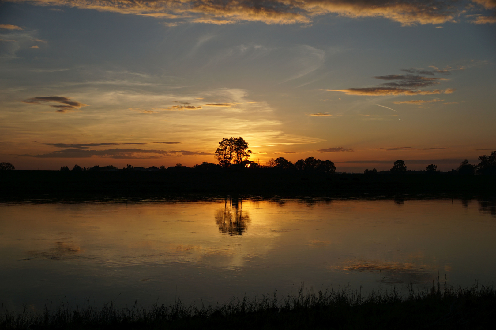 Sonnenuntergang an der Elbe