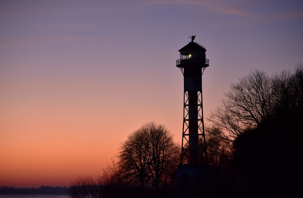 Sonnenuntergang an der Elbe