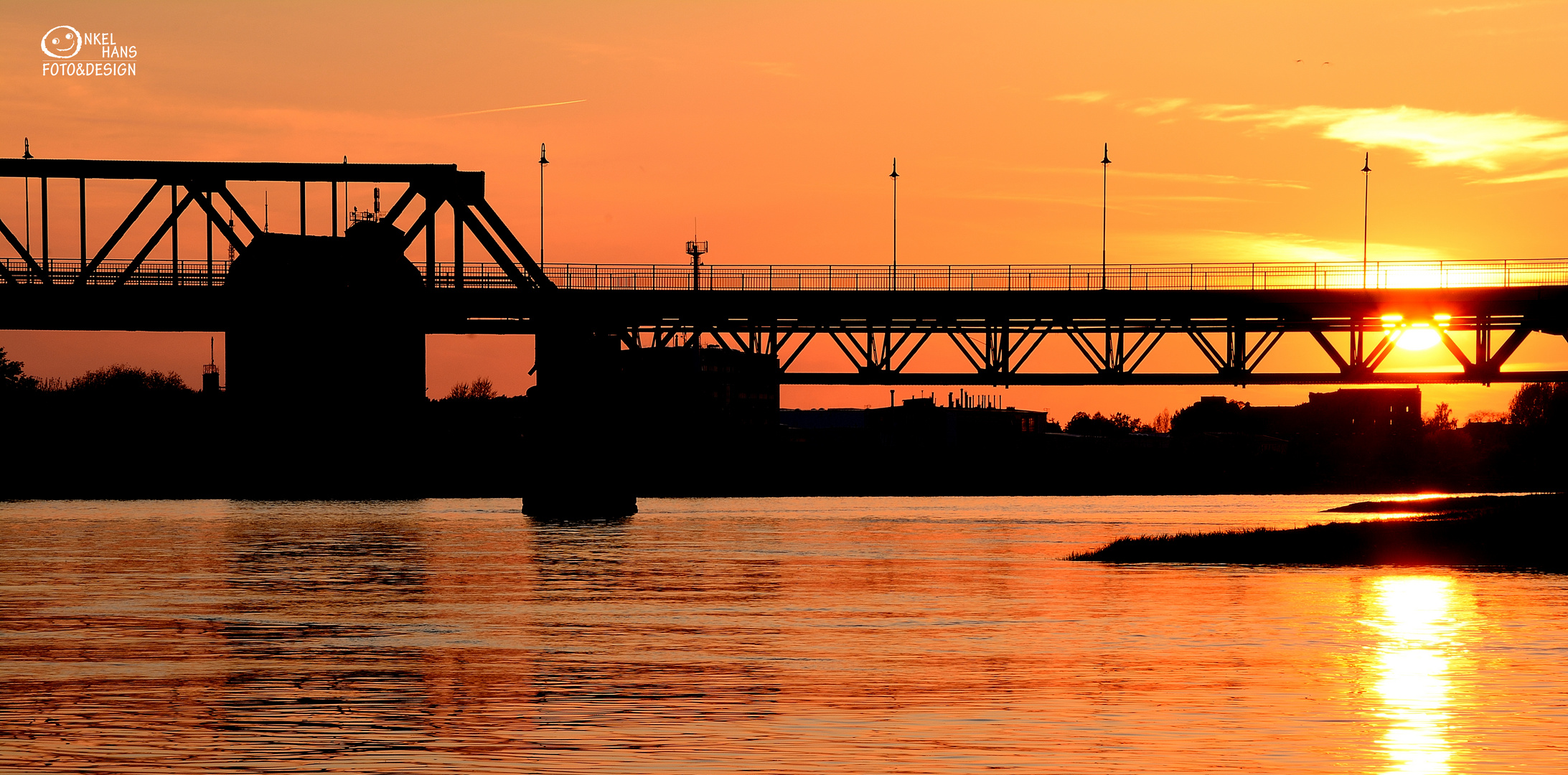 Sonnenuntergang an der Elbe