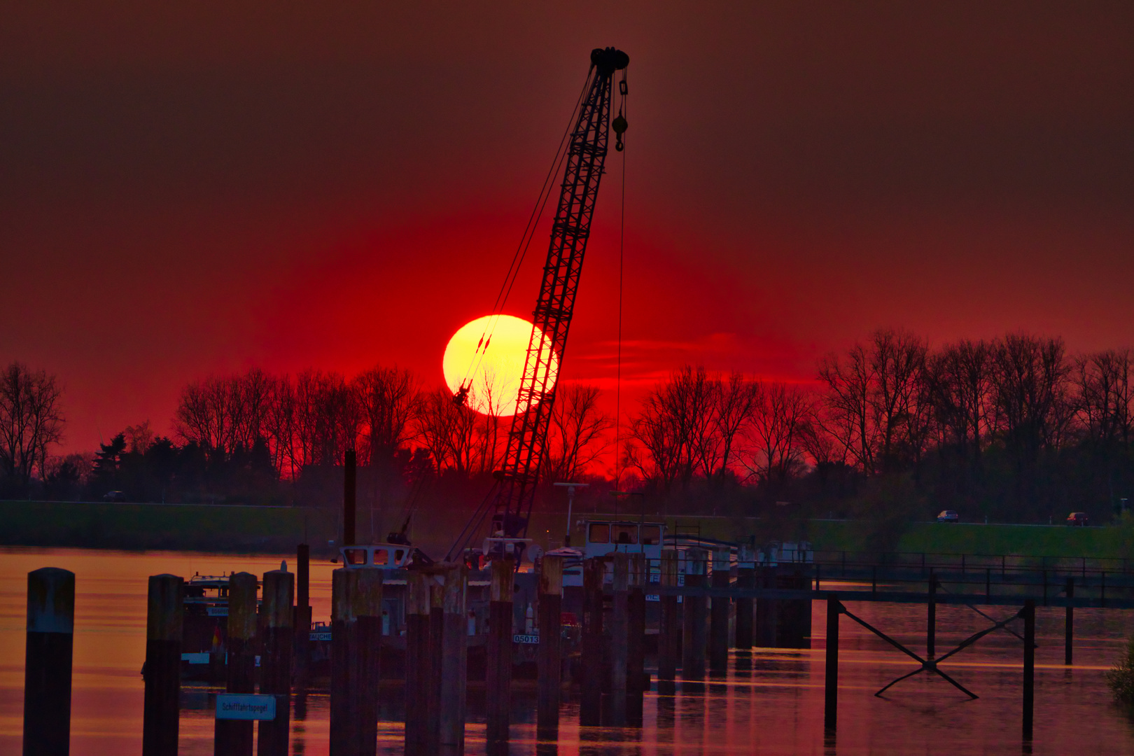 Sonnenuntergang an der Elbe