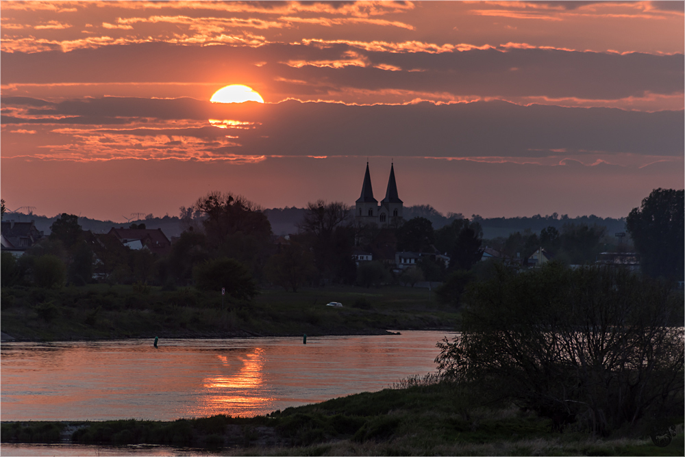 Sonnenuntergang an der Elbe