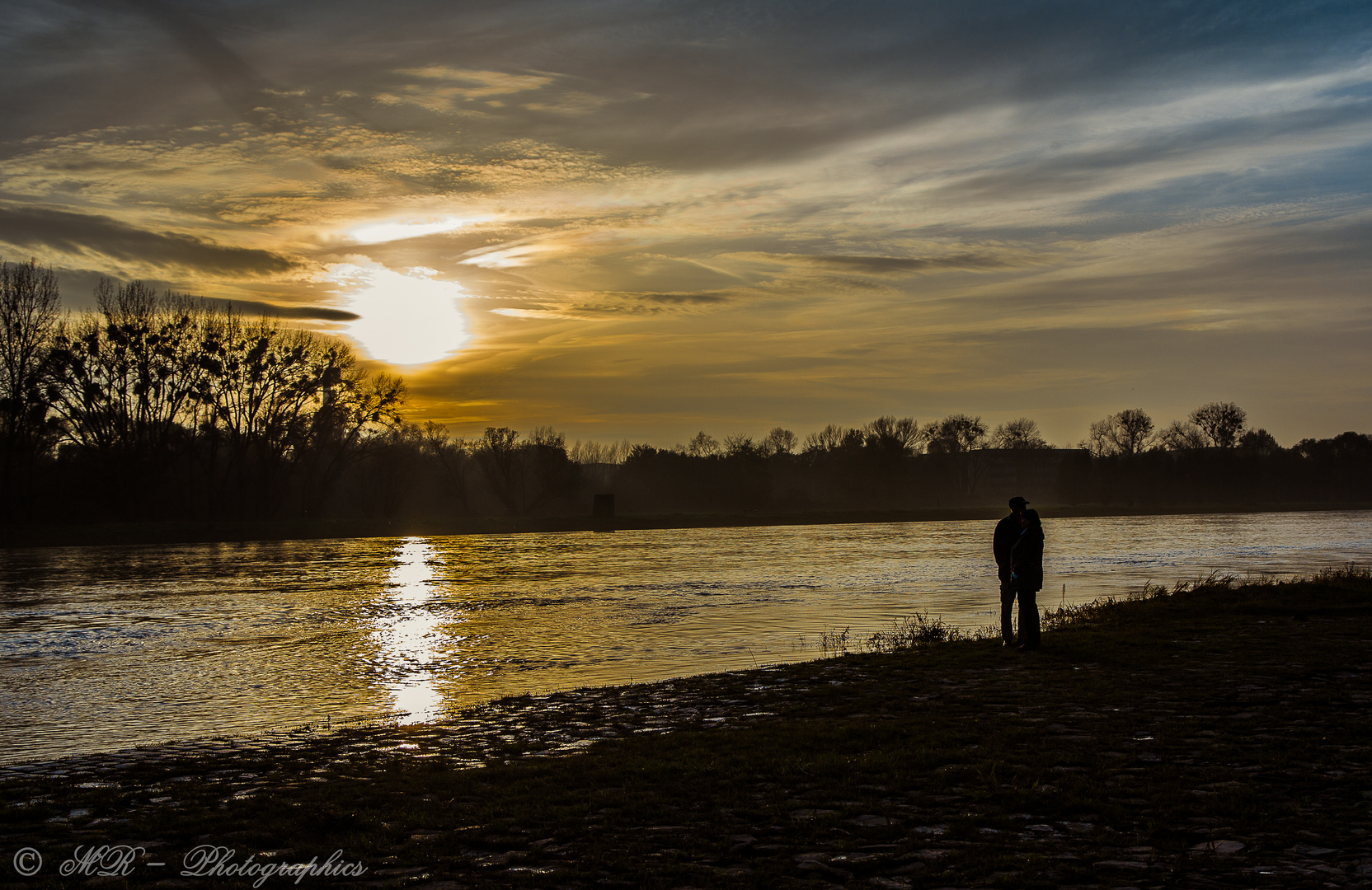 Sonnenuntergang an der Elbe