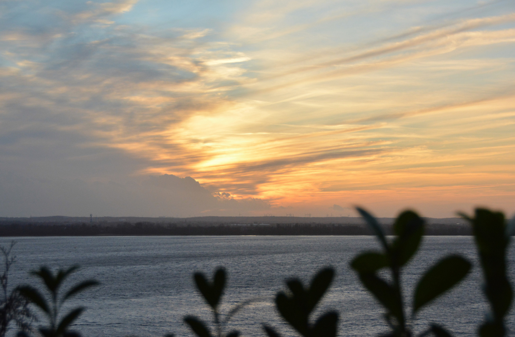 Sonnenuntergang an der Elbe