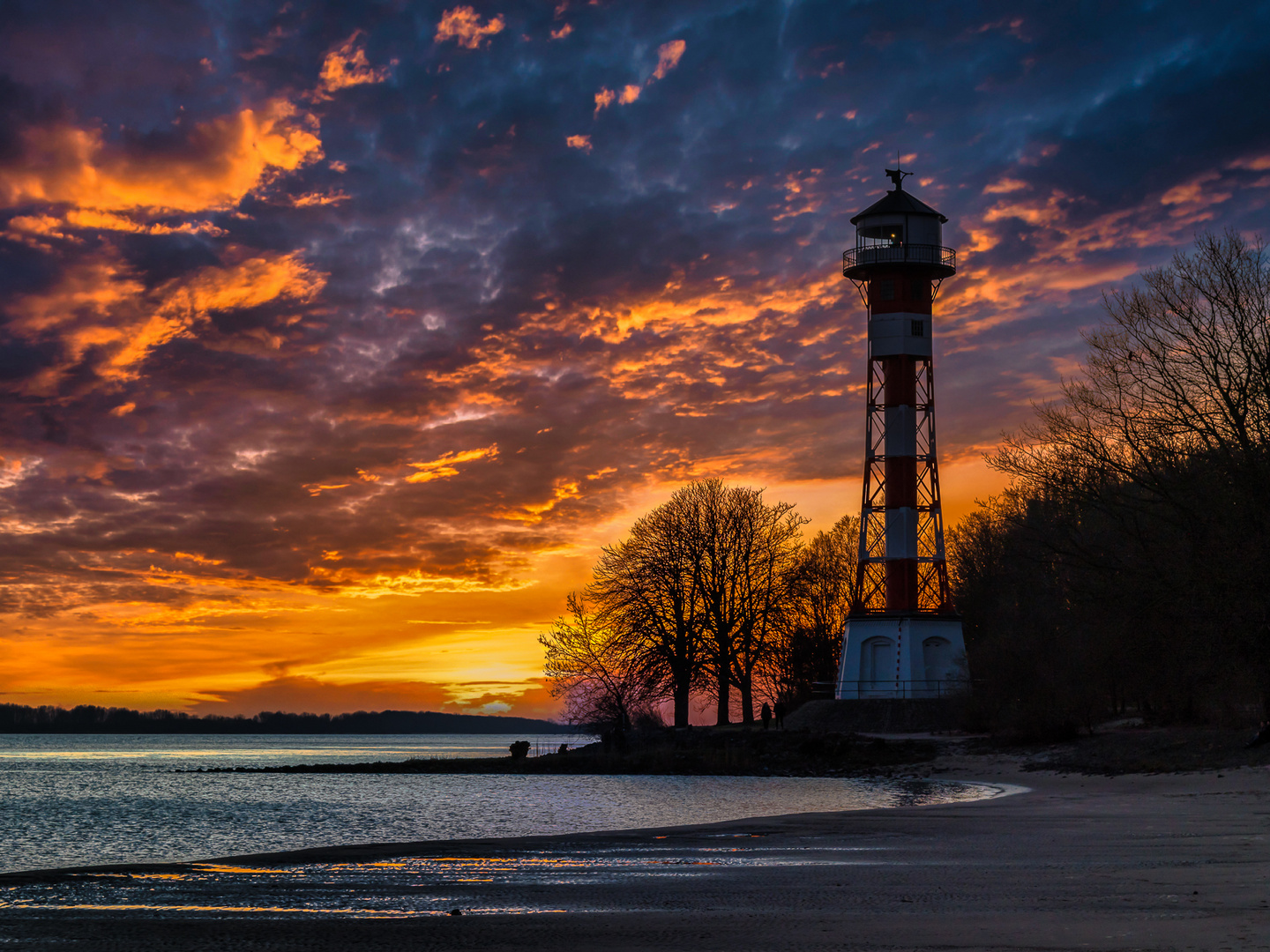 Sonnenuntergang an der Elbe