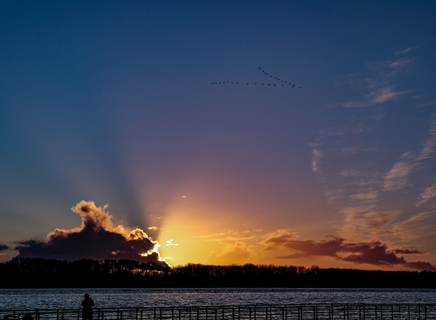 Sonnenuntergang an der Elbe