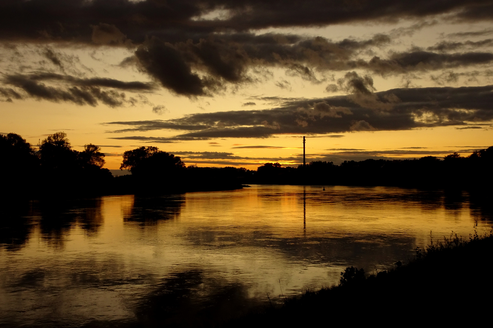 Sonnenuntergang an der Elbe