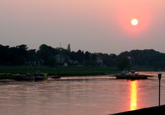 Sonnenuntergang an der Elbe