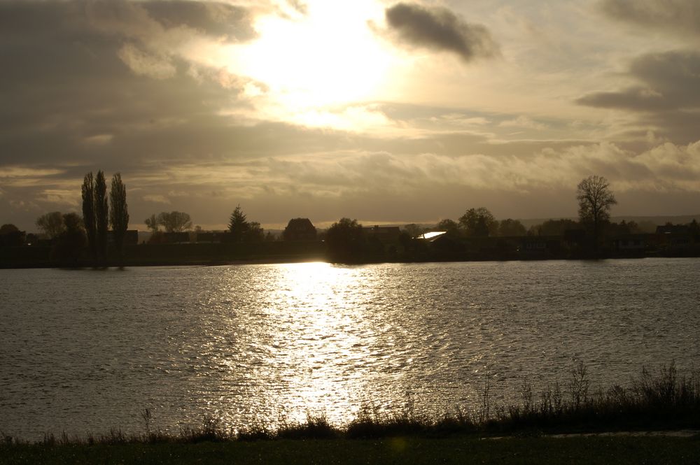 Sonnenuntergang an der Elbe beim Zollenspieker