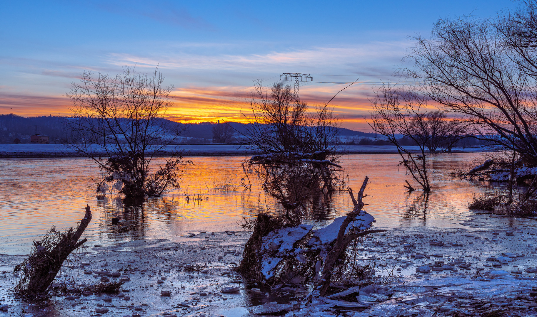 Sonnenuntergang an der Elbe