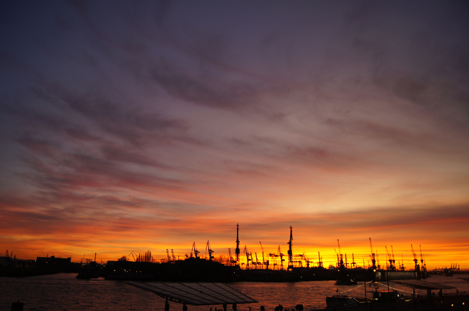 Sonnenuntergang an der Elbe