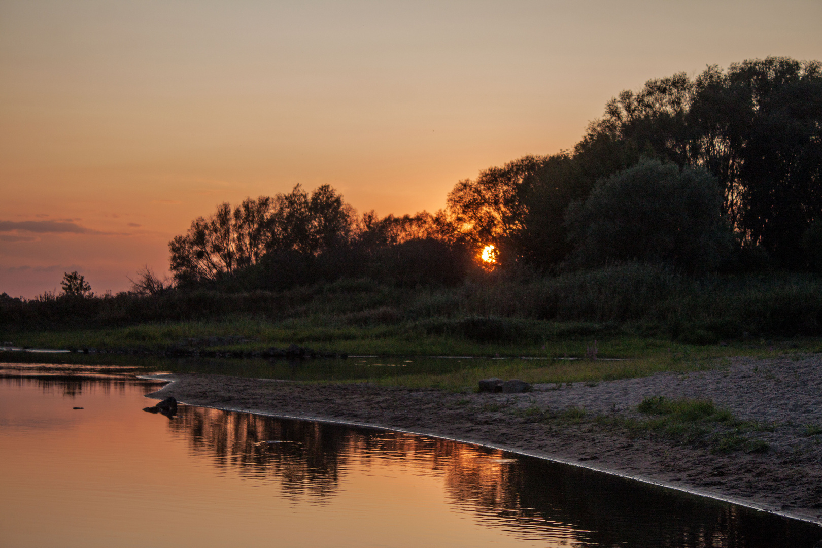 Sonnenuntergang an der Elbe 