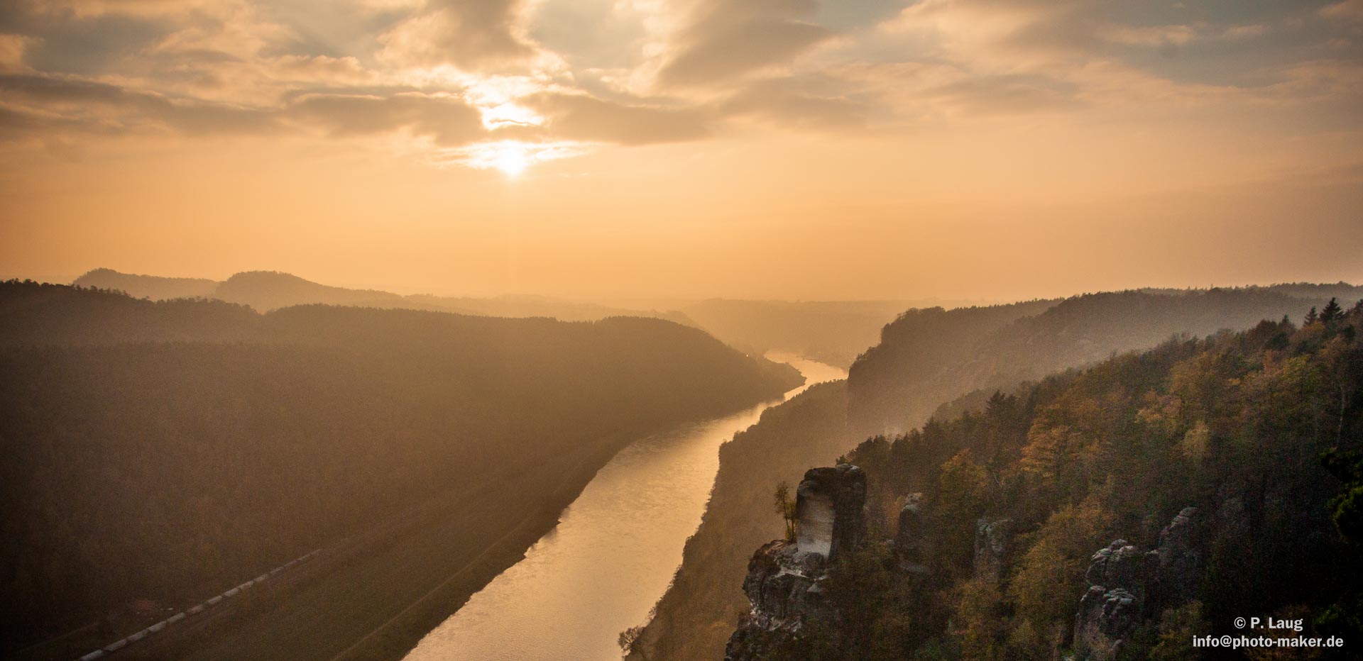 Sonnenuntergang an der Elbe