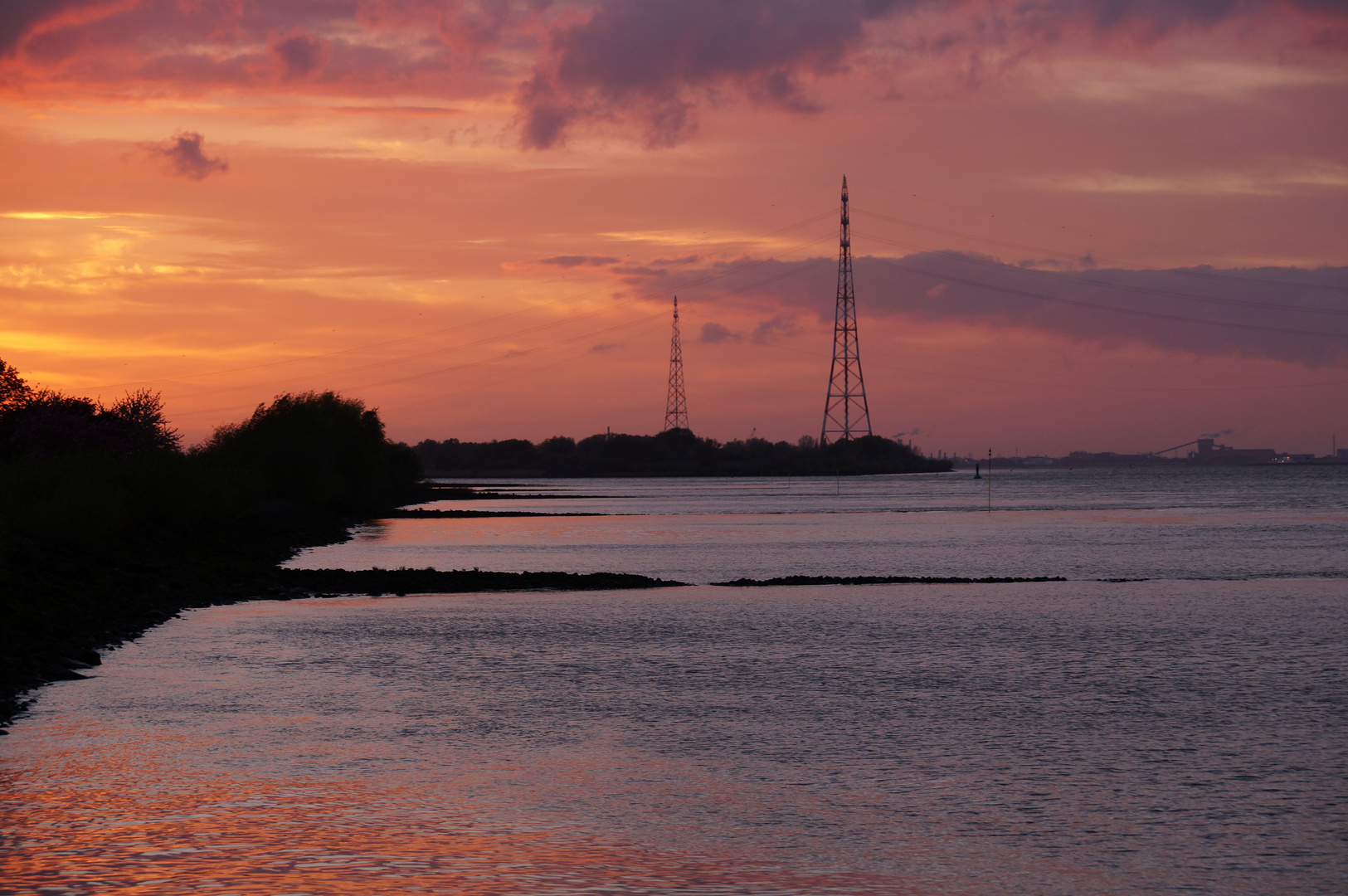 Sonnenuntergang an der Elbe