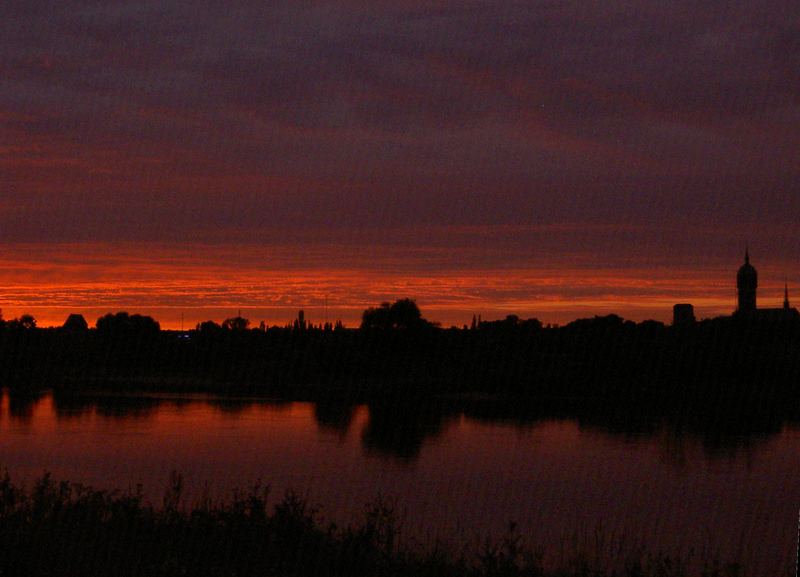 Sonnenuntergang an der Elbe