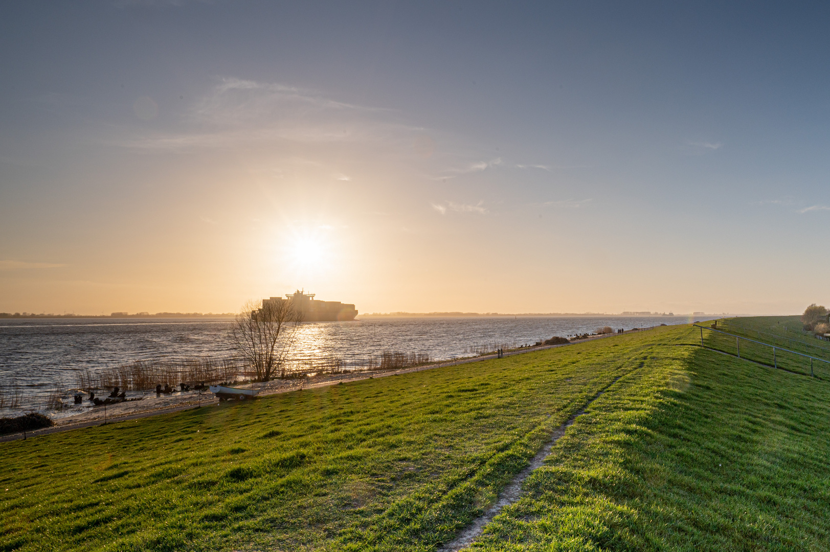 Sonnenuntergang an der Elbe