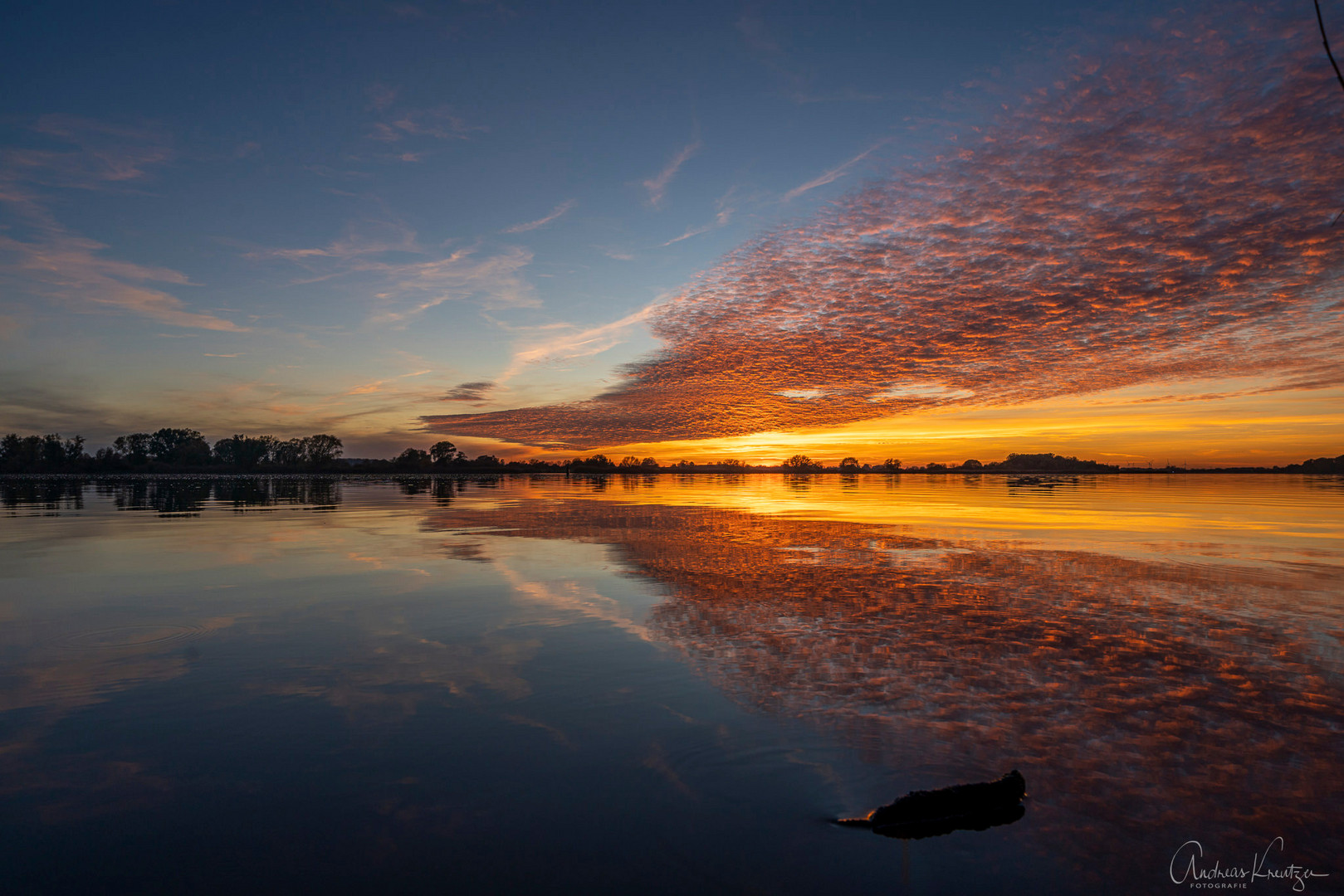 Sonnenuntergang an der Elbe