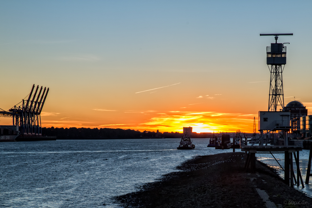 Sonnenuntergang an der Elbe II